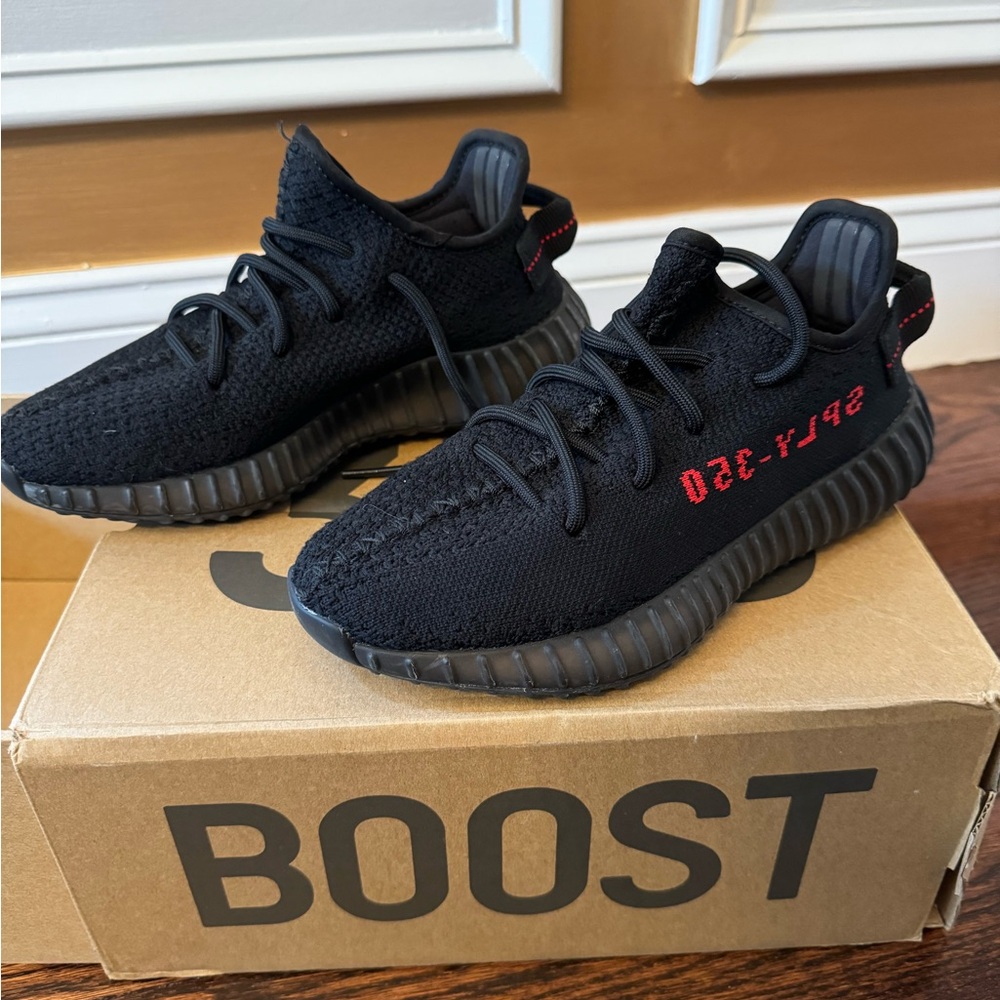 Yeezy sneakers 4.5